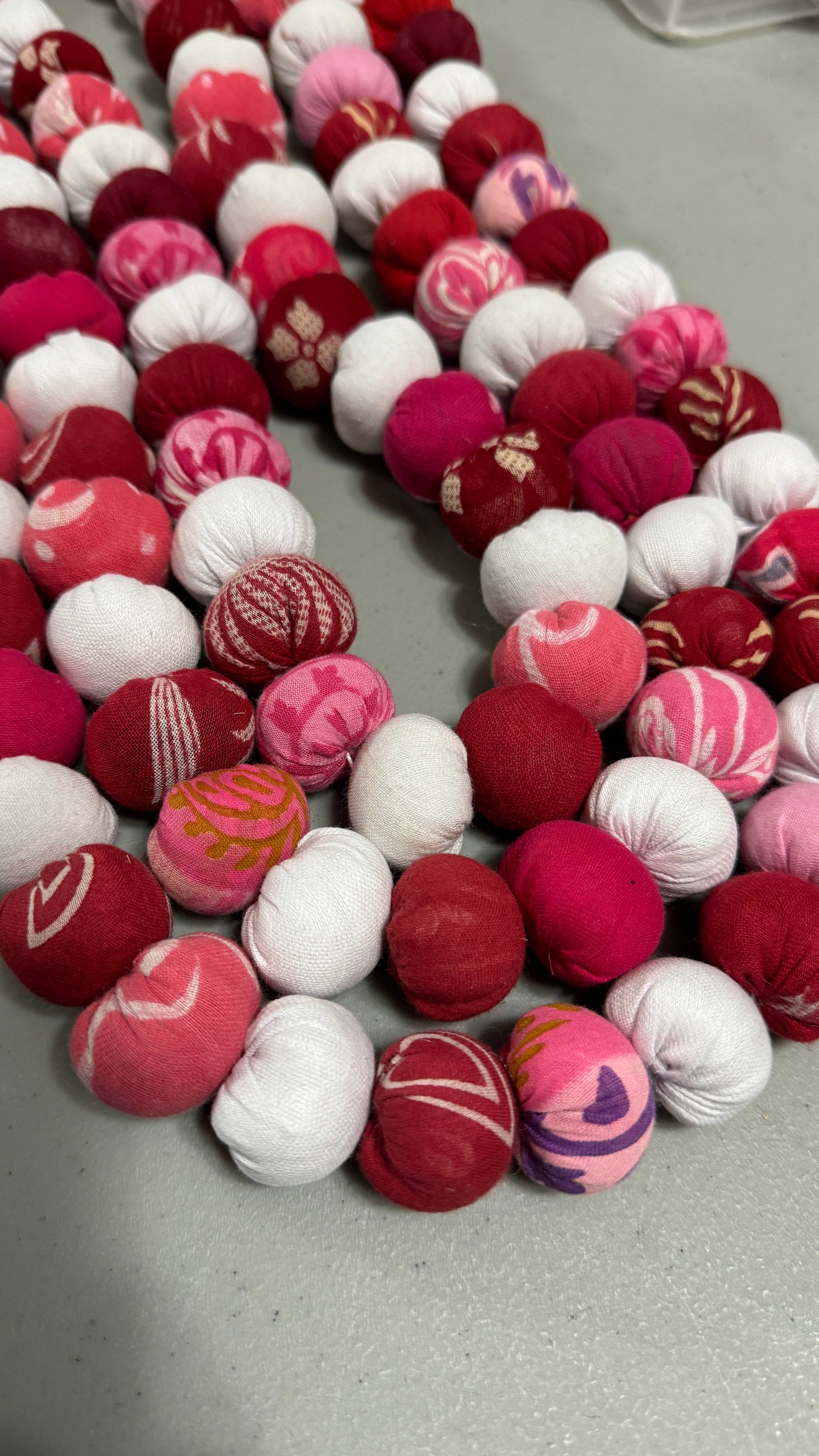 Valentine Saree Bead Garland - Red, Pink and White